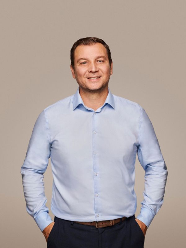 speaker photo