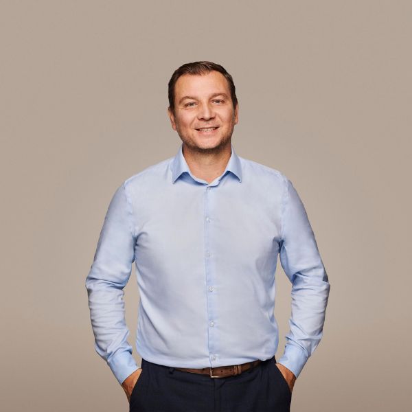 speaker photo